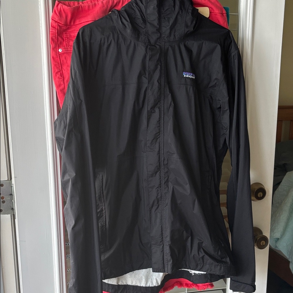 Patagonia Black Hooded Rain Shell Jacket large